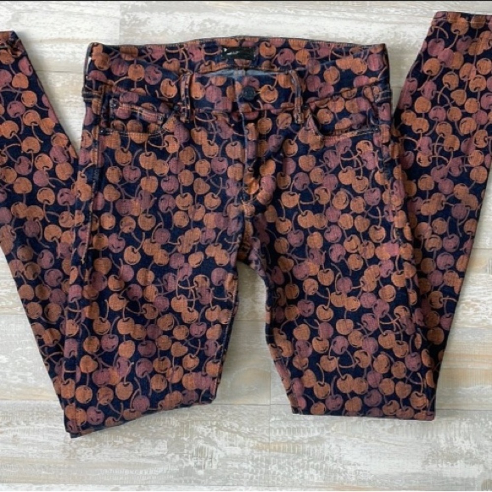 MOTHER Jeans - The Looker Cherry Pickin size 28, new without tags.